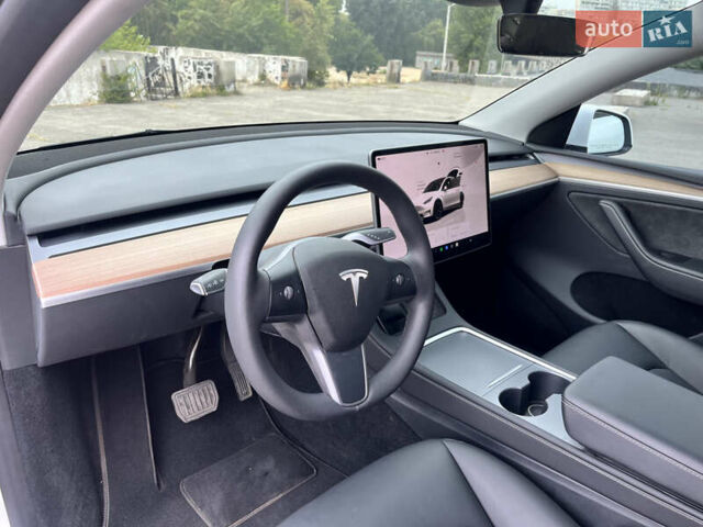 Белый Тесла Model Y, объемом двигателя 0 л и пробегом 40 тыс. км за 29500 $, фото 13 на Automoto.ua