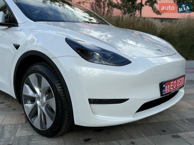 Белый Тесла Model Y, объемом двигателя 0 л и пробегом 35 тыс. км за 34500 $, фото 5 на Automoto.ua