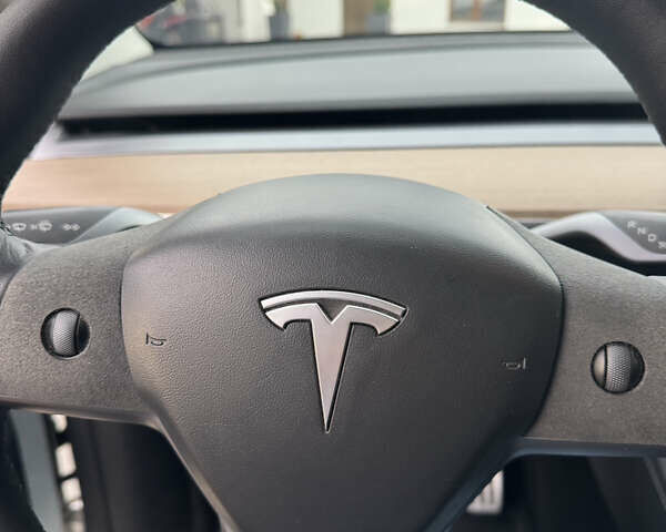 Тесла Model Y 2023 в Львове на Automoto.ua Белый Тесла Model Y, объемом двигателя 0 л и пробегом 27 тыс. км за 31500 $, фото 14 на Automoto.ua