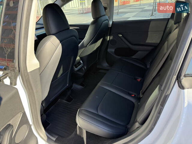 Белый Тесла Model Y, объемом двигателя 0 л и пробегом 35 тыс. км за 33777 $, фото 28 на Automoto.ua