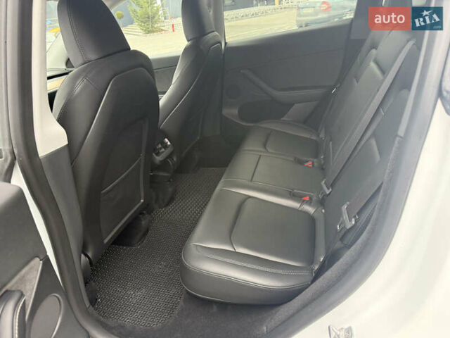 Белый Тесла Model Y, объемом двигателя 0 л и пробегом 53 тыс. км за 28800 $, фото 16 на Automoto.ua