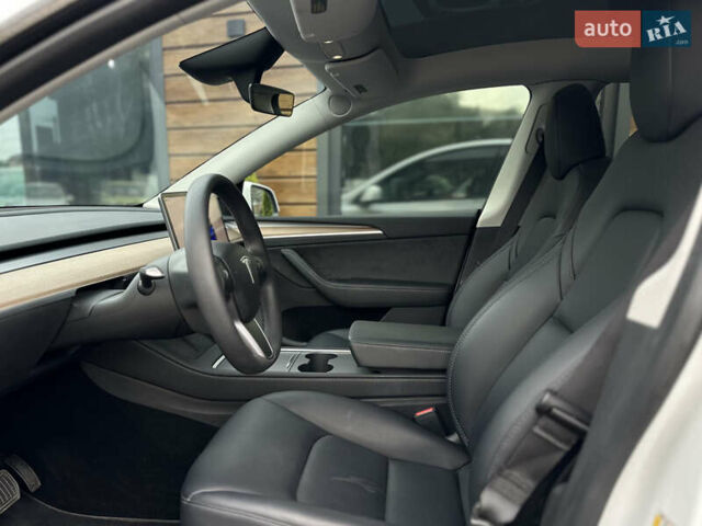 Білий Тесла Model Y, об'ємом двигуна 0 л та пробігом 47 тис. км за 26500 $, фото 32 на Automoto.ua