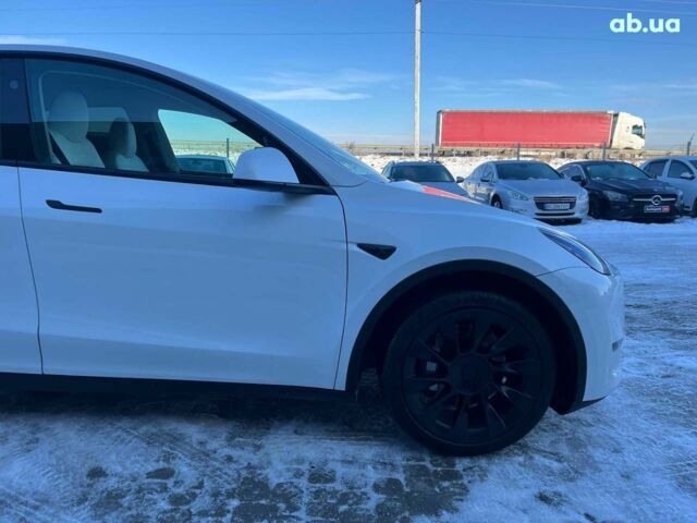 Белый Тесла Model Y, объемом двигателя 0 л и пробегом 13 тыс. км за 33190 $, фото 24 на Automoto.ua