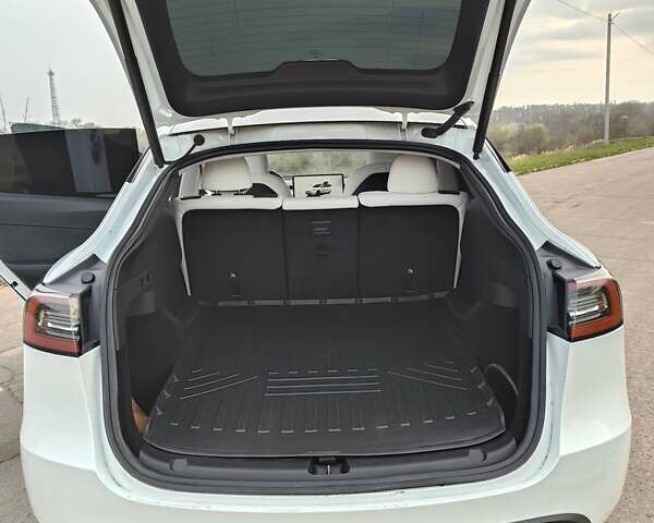 Білий Тесла Model Y, об'ємом двигуна 0 л та пробігом 41 тис. км за 26500 $, фото 9 на Automoto.ua