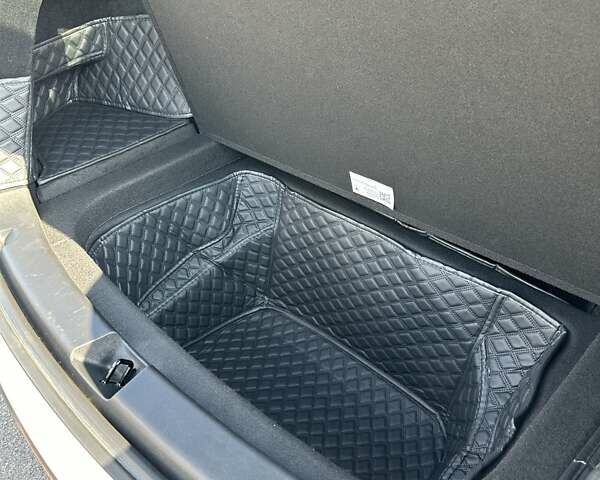 Белый Тесла Model Y, объемом двигателя 0 л и пробегом 52 тыс. км за 33500 $, фото 24 на Automoto.ua