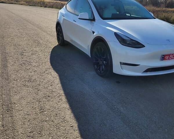 Белый Тесла Model Y, объемом двигателя 0 л и пробегом 4 тыс. км за 27400 $, фото 2 на Automoto.ua