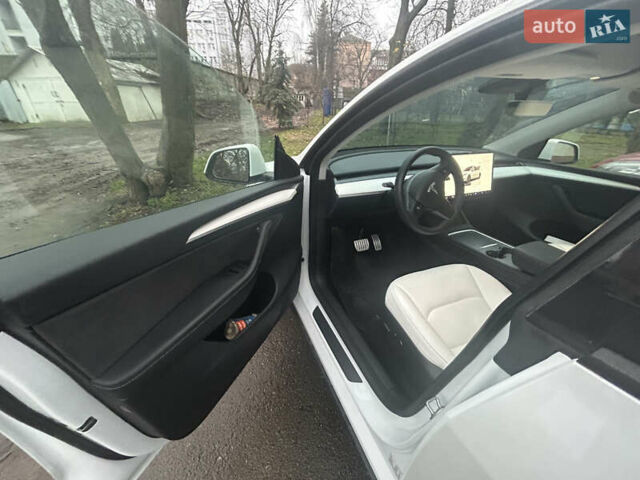 Білий Тесла Model Y, об'ємом двигуна 0 л та пробігом 84 тис. км за 28300 $, фото 9 на Automoto.ua