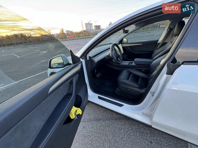 Білий Тесла Model Y, об'ємом двигуна 0 л та пробігом 48 тис. км за 28000 $, фото 10 на Automoto.ua