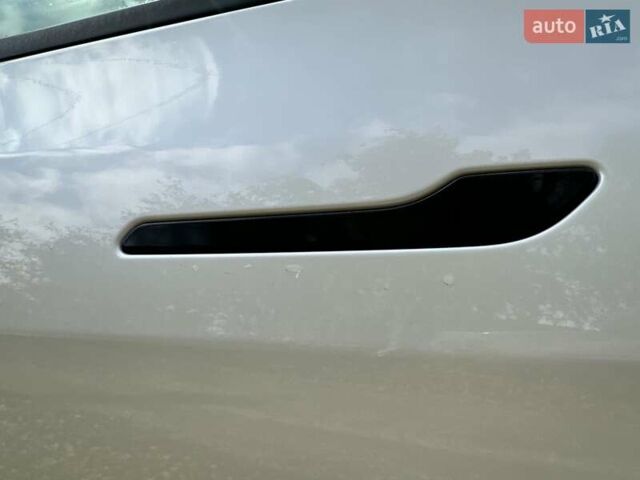 Тесла Model Y 2023 в Тернополе на Automoto.ua Белый Тесла Model Y, объемом двигателя 0 л и пробегом 44 тыс. км за 28700 $, фото 7 на Automoto.ua