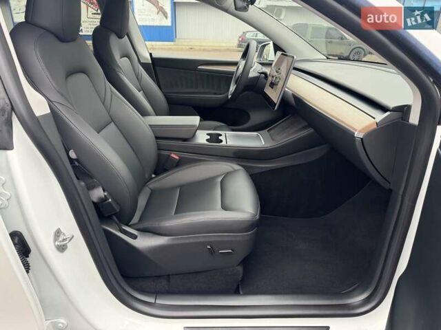 Белый Тесла Model Y, объемом двигателя 0 л и пробегом 59 тыс. км за 31490 $, фото 18 на Automoto.ua