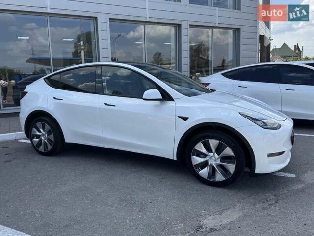 Белый Тесла Model Y, объемом двигателя 0 л и пробегом 6 тыс. км за 38000 $, фото 3 на Automoto.ua
