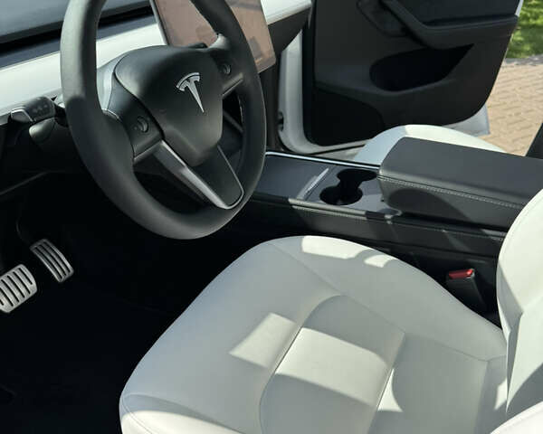 Белый Тесла Model Y, объемом двигателя 0 л и пробегом 33 тыс. км за 32000 $, фото 10 на Automoto.ua