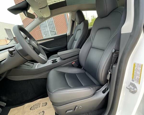 Білий Тесла Model Y, об'ємом двигуна 0 л та пробігом 25 тис. км за 28500 $, фото 18 на Automoto.ua
