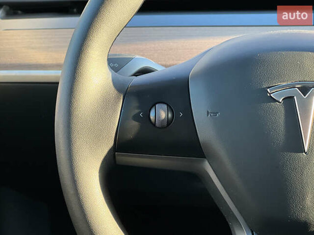 Білий Тесла Model Y, об'ємом двигуна 0 л та пробігом 73 тис. км за 27750 $, фото 11 на Automoto.ua