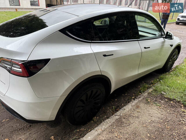 Білий Тесла Model Y, об'ємом двигуна 0 л та пробігом 27 тис. км за 27500 $, фото 1 на Automoto.ua