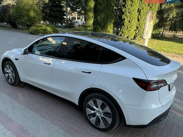 Белый Тесла Model Y, объемом двигателя 0 л и пробегом 81 тыс. км за 24700 $, фото 26 на Automoto.ua