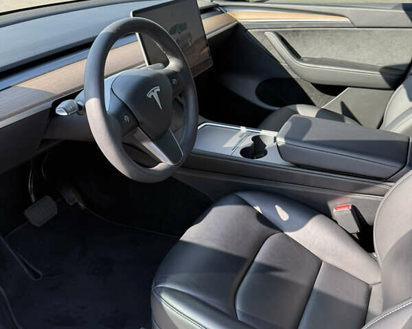 Белый Тесла Model Y, объемом двигателя 0 л и пробегом 52 тыс. км за 25900 $, фото 25 на Automoto.ua