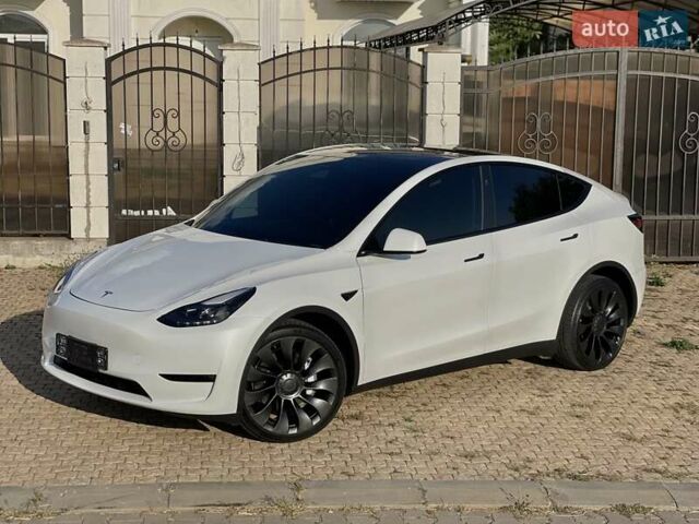 Белый Тесла Model Y, объемом двигателя 0 л и пробегом 26 тыс. км за 28700 $, фото 6 на Automoto.ua