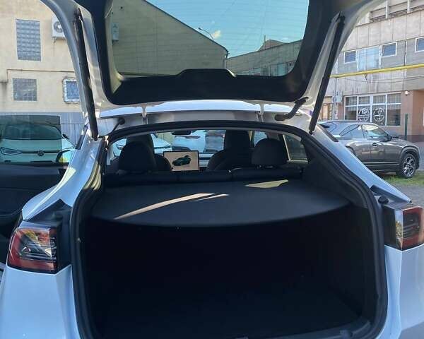 Тесла Model Y 2023 в Ужгороде на Automoto.ua Белый Тесла Model Y, объемом двигателя 0 л и пробегом 20 тыс. км за 37999 $, фото 12 на Automoto.ua