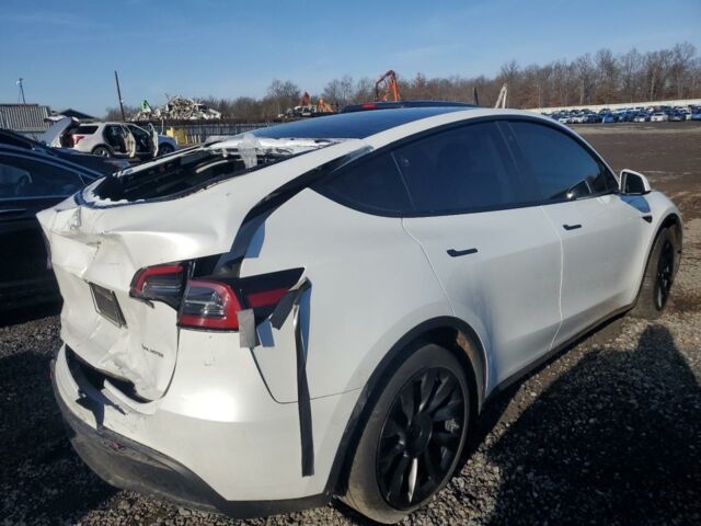 Белый Тесла Model Y, объемом двигателя 0 л и пробегом 37 тыс. км за 20300 $, фото 5 на Automoto.ua