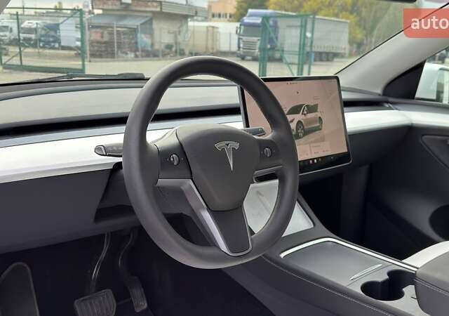 Белый Тесла Model Y, объемом двигателя 0 л и пробегом 34 тыс. км за 27500 $, фото 11 на Automoto.ua