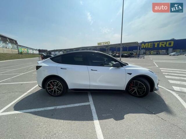 Белый Тесла Model Y, объемом двигателя 0 л и пробегом 52 тыс. км за 33500 $, фото 32 на Automoto.ua