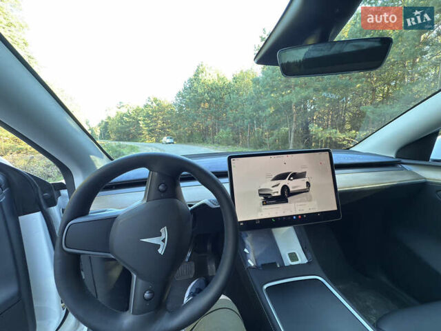 Білий Тесла Model Y, об'ємом двигуна 0 л та пробігом 30 тис. км за 32555 $, фото 13 на Automoto.ua