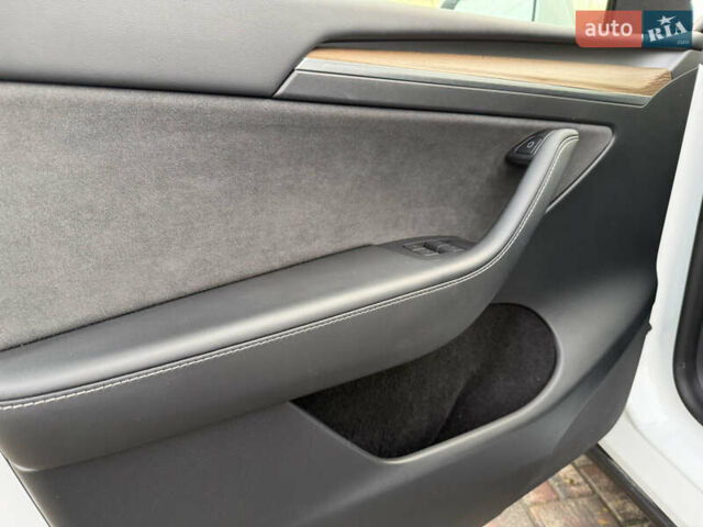 Белый Тесла Model Y, объемом двигателя 0 л и пробегом 39 тыс. км за 27200 $, фото 21 на Automoto.ua