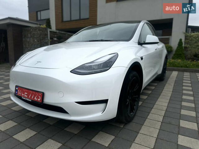 Белый Тесла Model Y, объемом двигателя 0 л и пробегом 29 тыс. км за 28900 $, фото 2 на Automoto.ua