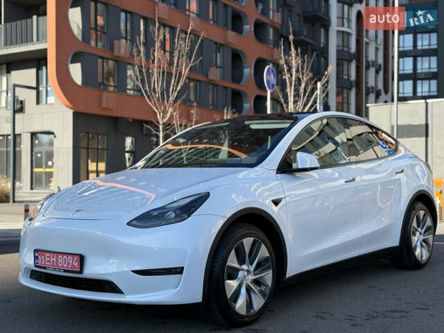 Белый Тесла Model Y, объемом двигателя 0 л и пробегом 35 тыс. км за 33777 $, фото 1 на Automoto.ua