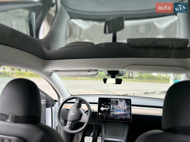 Белый Тесла Model Y, объемом двигателя 0 л и пробегом 18 тыс. км за 28950 $, фото 34 на Automoto.ua