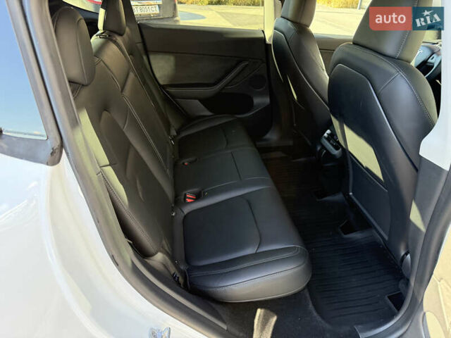 Белый Тесла Model Y, объемом двигателя 0 л и пробегом 35 тыс. км за 33777 $, фото 29 на Automoto.ua