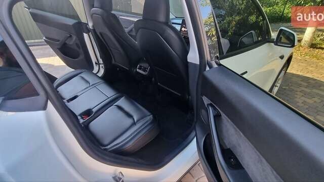 Белый Тесла Model Y, объемом двигателя 0 л и пробегом 13 тыс. км за 29500 $, фото 19 на Automoto.ua