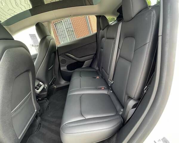 Білий Тесла Model Y, об'ємом двигуна 0 л та пробігом 25 тис. км за 28500 $, фото 32 на Automoto.ua
