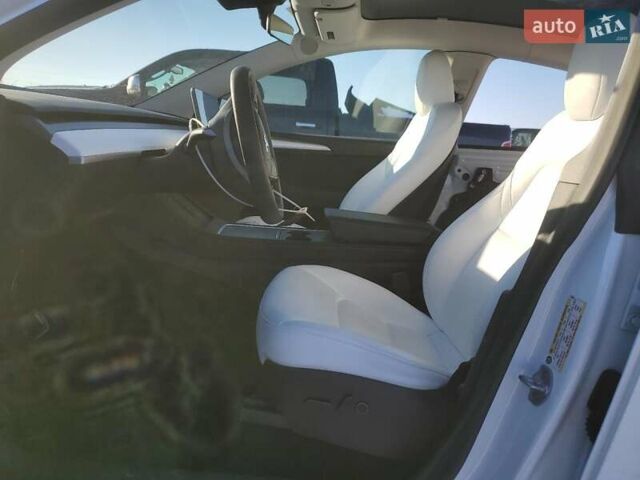 Белый Тесла Model Y, объемом двигателя 0 л и пробегом 25 тыс. км за 13000 $, фото 6 на Automoto.ua