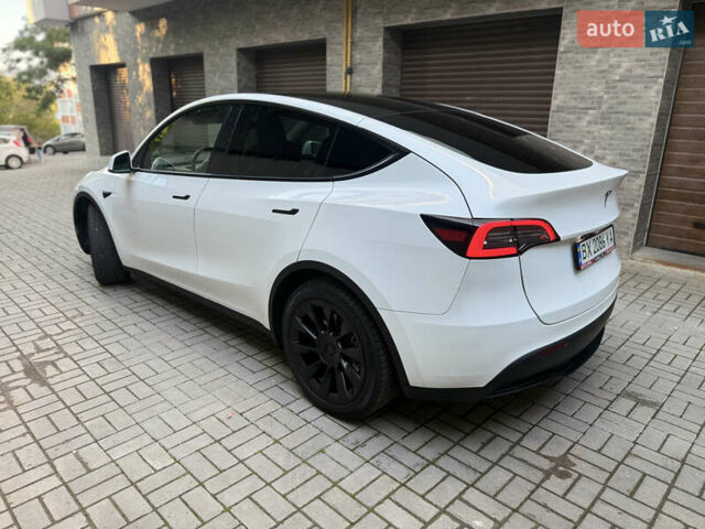 Белый Тесла Model Y, объемом двигателя 0 л и пробегом 33 тыс. км за 32500 $, фото 2 на Automoto.ua