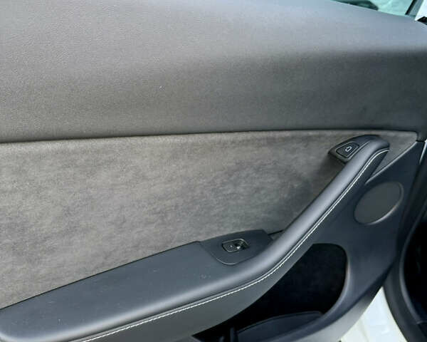 Тесла Model Y 2023 в Львове на Automoto.ua Белый Тесла Model Y, объемом двигателя 0 л и пробегом 48 тыс. км за 28900 $, фото 35 на Automoto.ua