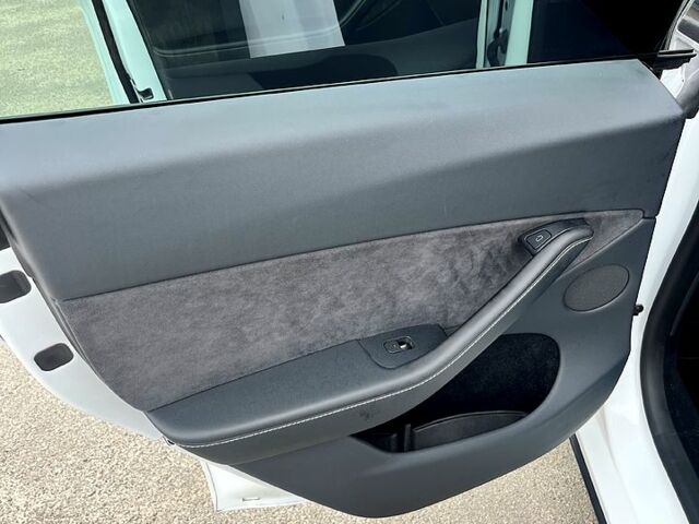 Белый Тесла Model Y, объемом двигателя 0 л и пробегом 40 тыс. км за 28499 $, фото 12 на Automoto.ua