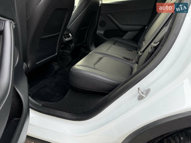 Белый Тесла Model Y, объемом двигателя 0 л и пробегом 39 тыс. км за 27200 $, фото 23 на Automoto.ua