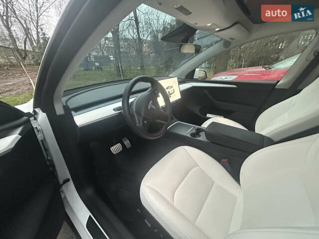 Білий Тесла Model Y, об'ємом двигуна 0 л та пробігом 84 тис. км за 28300 $, фото 11 на Automoto.ua