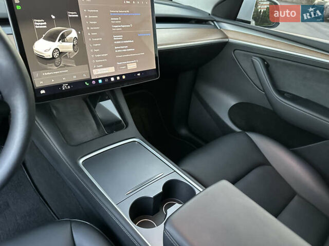 Білий Тесла Model Y, об'ємом двигуна 0 л та пробігом 45 тис. км за 27500 $, фото 41 на Automoto.ua