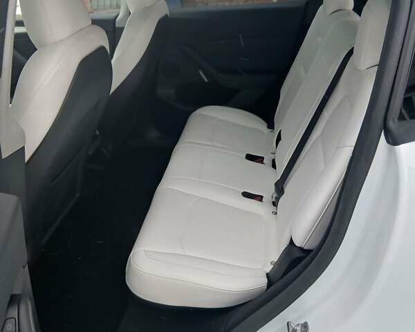 Білий Тесла Model Y, об'ємом двигуна 0 л та пробігом 57 тис. км за 26500 $, фото 13 на Automoto.ua
