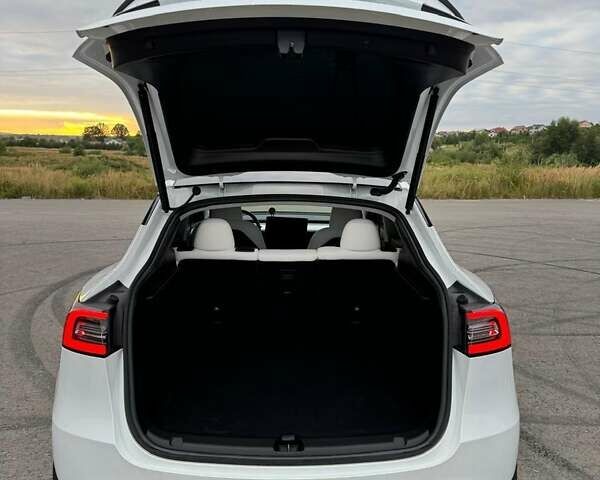 Білий Тесла Model Y, об'ємом двигуна 0 л та пробігом 20 тис. км за 26700 $, фото 41 на Automoto.ua