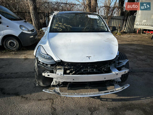 Белый Тесла Model Y, объемом двигателя 1.87 л и пробегом 64 тыс. км за 15500 $, фото 4 на Automoto.ua