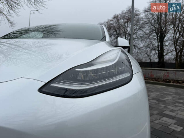 Белый Тесла Model Y, объемом двигателя 0 л и пробегом 53 тыс. км за 28800 $, фото 22 на Automoto.ua