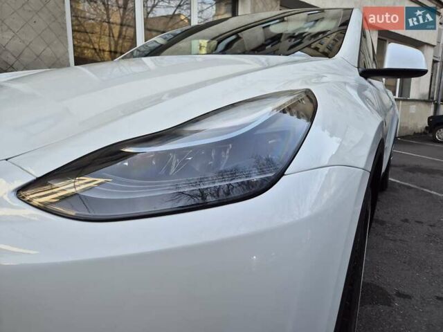 Білий Тесла Model Y, об'ємом двигуна 0 л та пробігом 67 тис. км за 25500 $, фото 8 на Automoto.ua