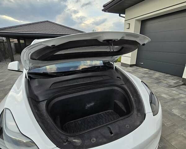 Белый Тесла Model Y, объемом двигателя 0 л и пробегом 42 тыс. км за 26800 $, фото 24 на Automoto.ua