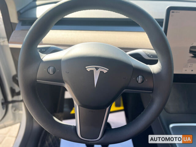 Белый Тесла Model Y, объемом двигателя 75 л и пробегом 9 тыс. км за 37900 $, фото 10 на Automoto.ua