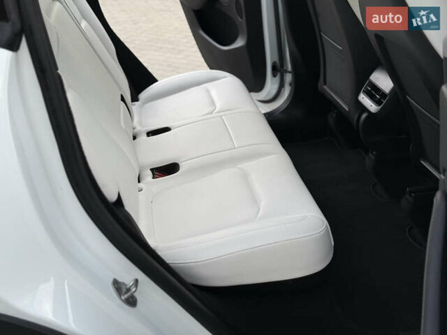 Белый Тесла Model Y, объемом двигателя 0 л и пробегом 63 тыс. км за 26900 $, фото 70 на Automoto.ua