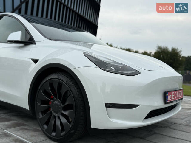 Белый Тесла Model Y, объемом двигателя 0 л и пробегом 45 тыс. км за 35500 $, фото 8 на Automoto.ua